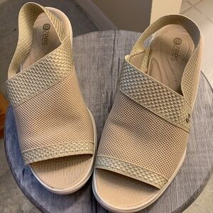 Bzee… Like walking on a cloud